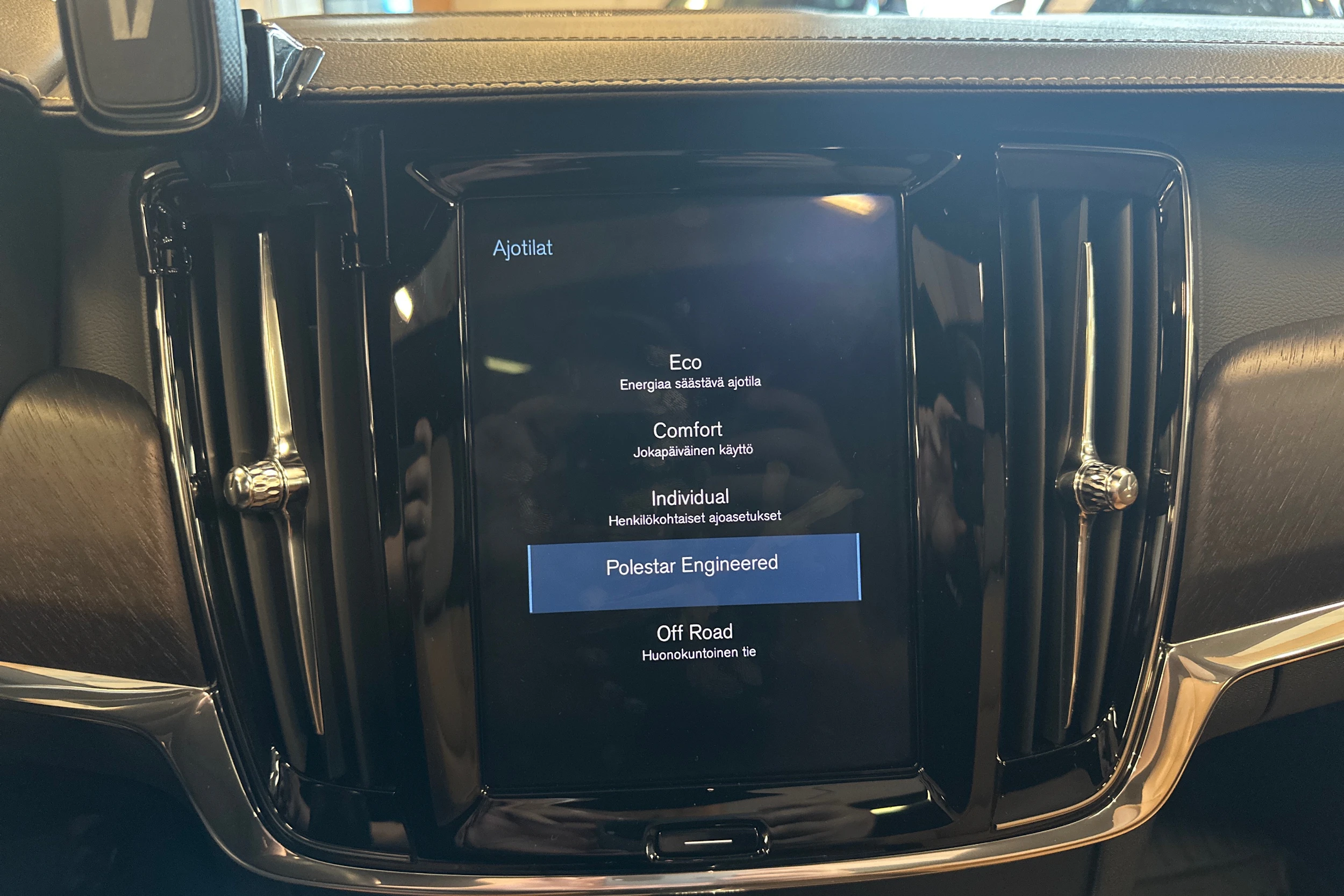 met. valkoinen Volvo V90 Cross Country 2019 kuva 6.