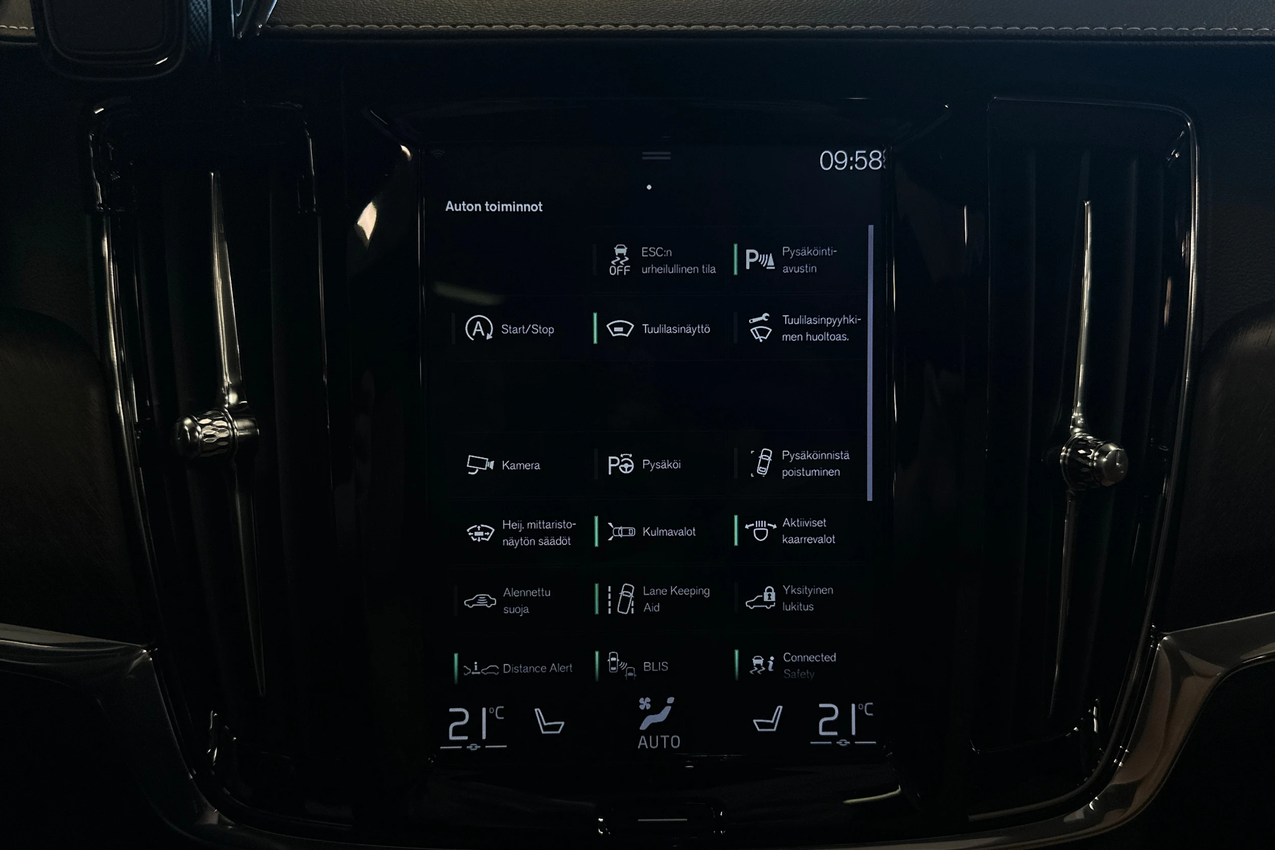 met. valkoinen Volvo V90 Cross Country 2019 kuva 7.