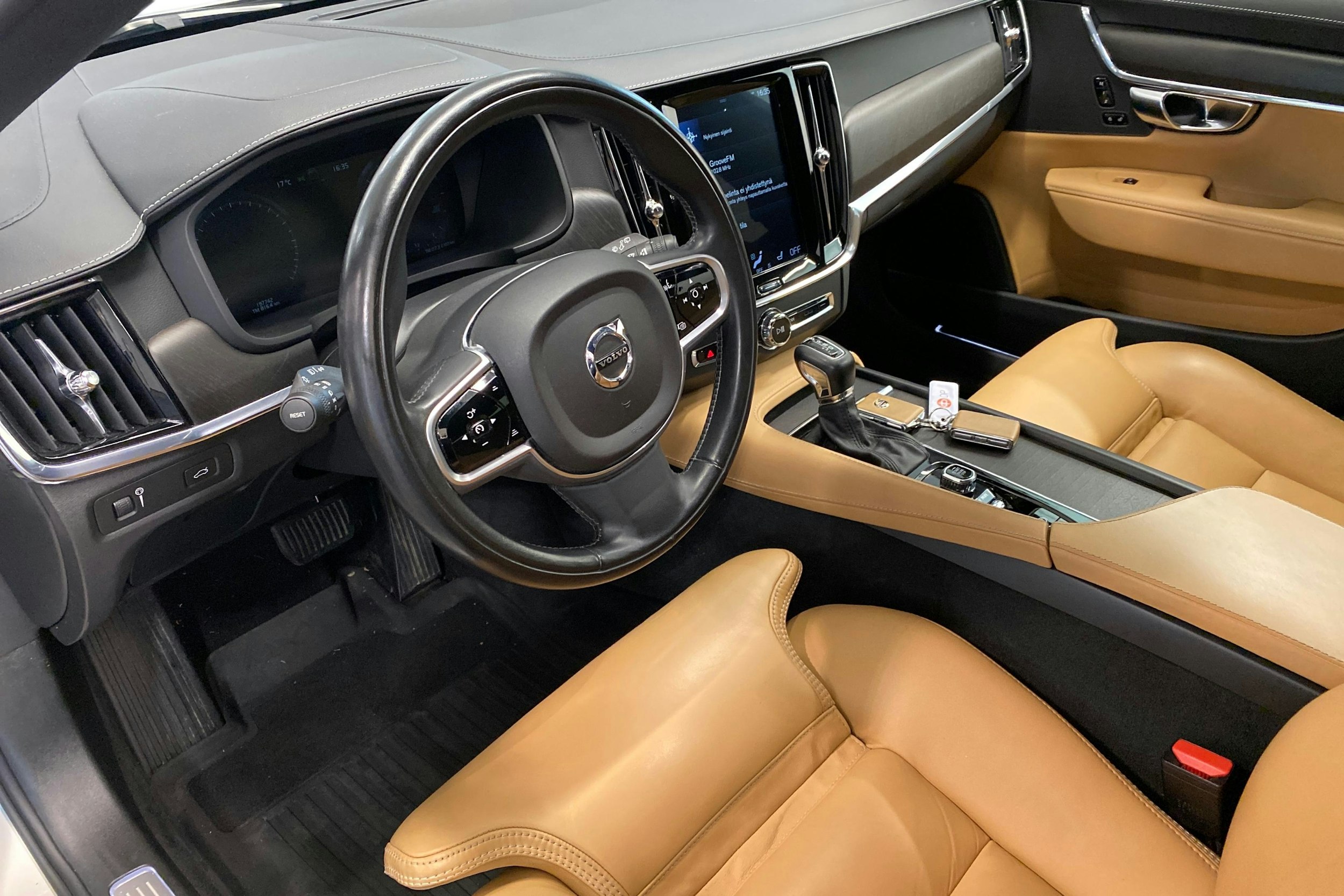 ruskea (beige) Volvo V90 Cross Country 2019 kuva 7.