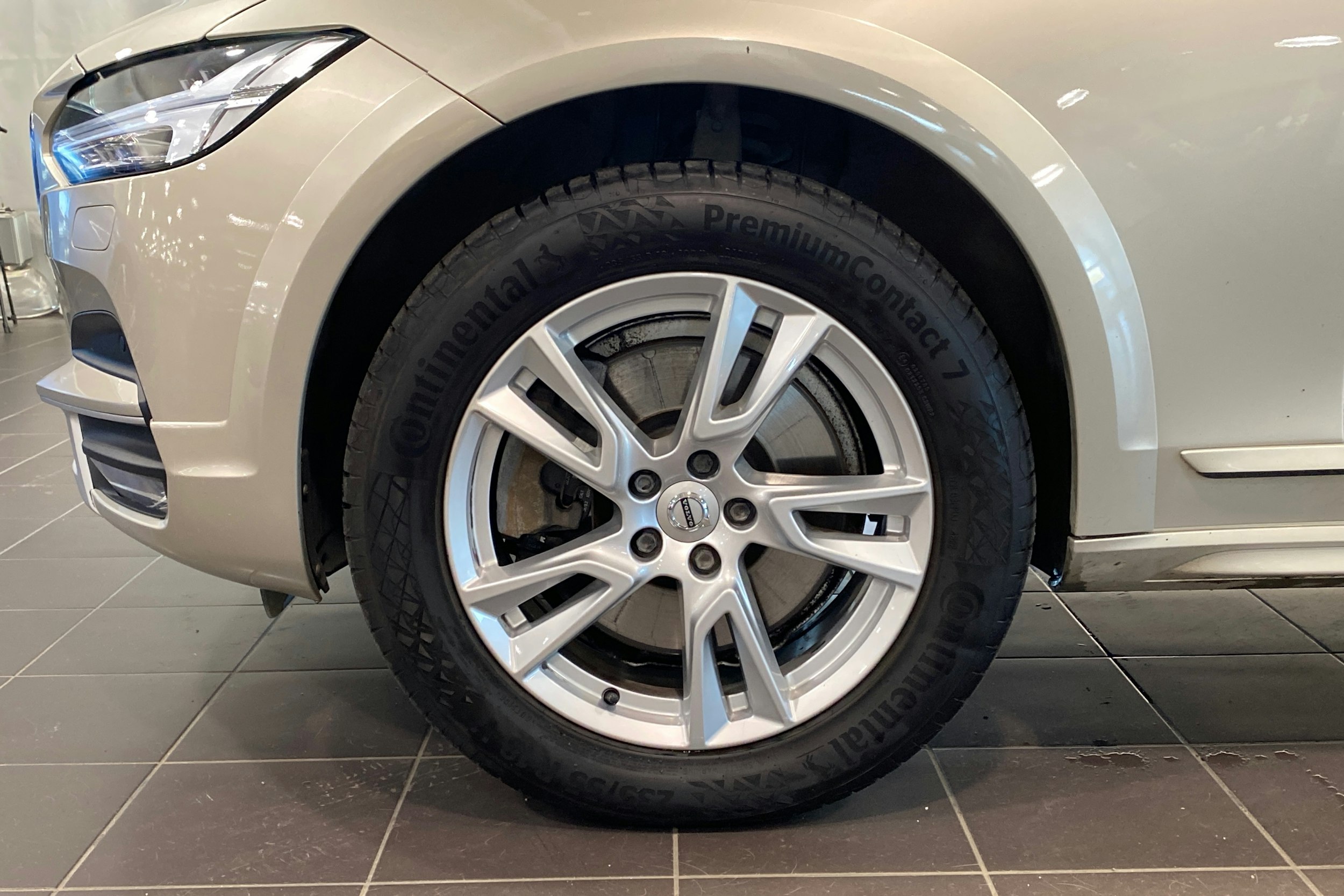 ruskea (beige) Volvo V90 Cross Country 2019 kuva 11.