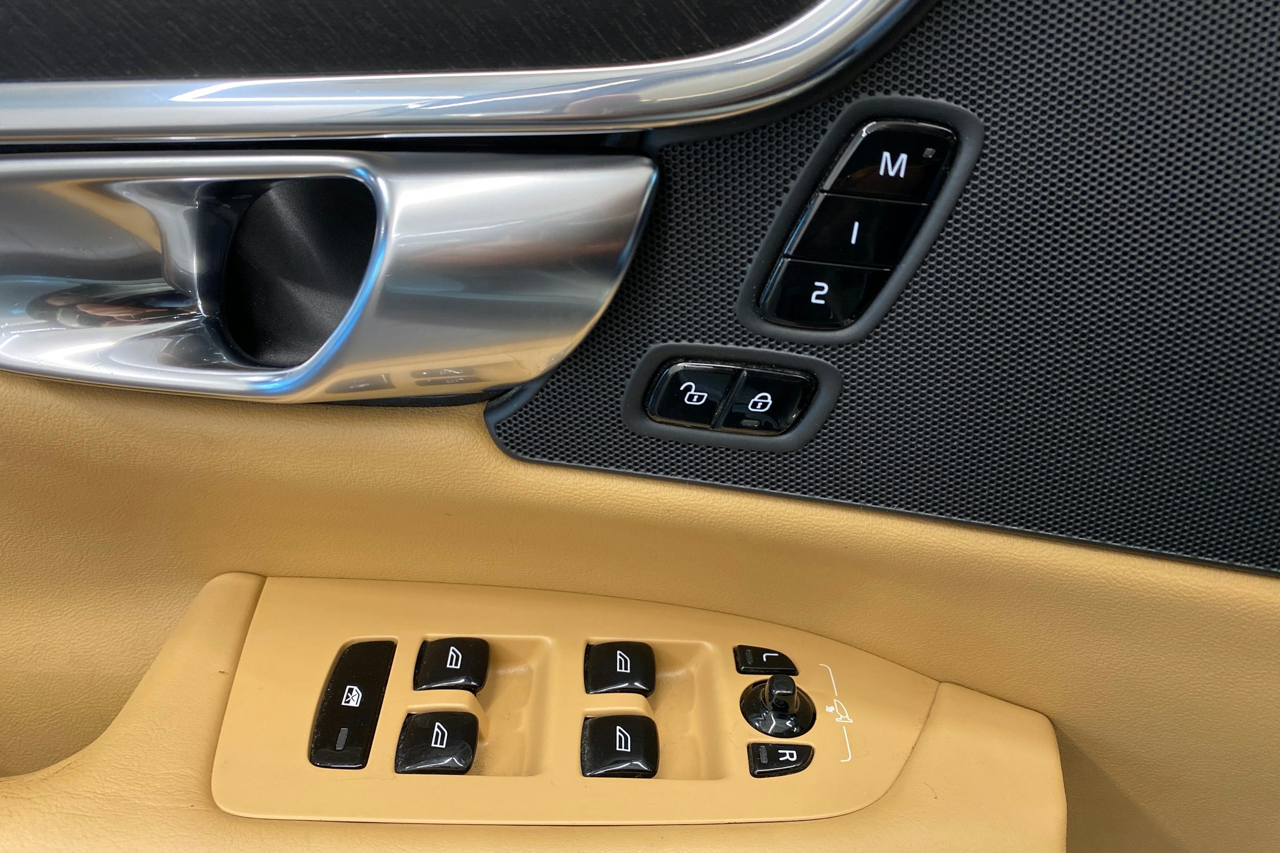 ruskea (beige) Volvo V90 Cross Country 2019 kuva 18.
