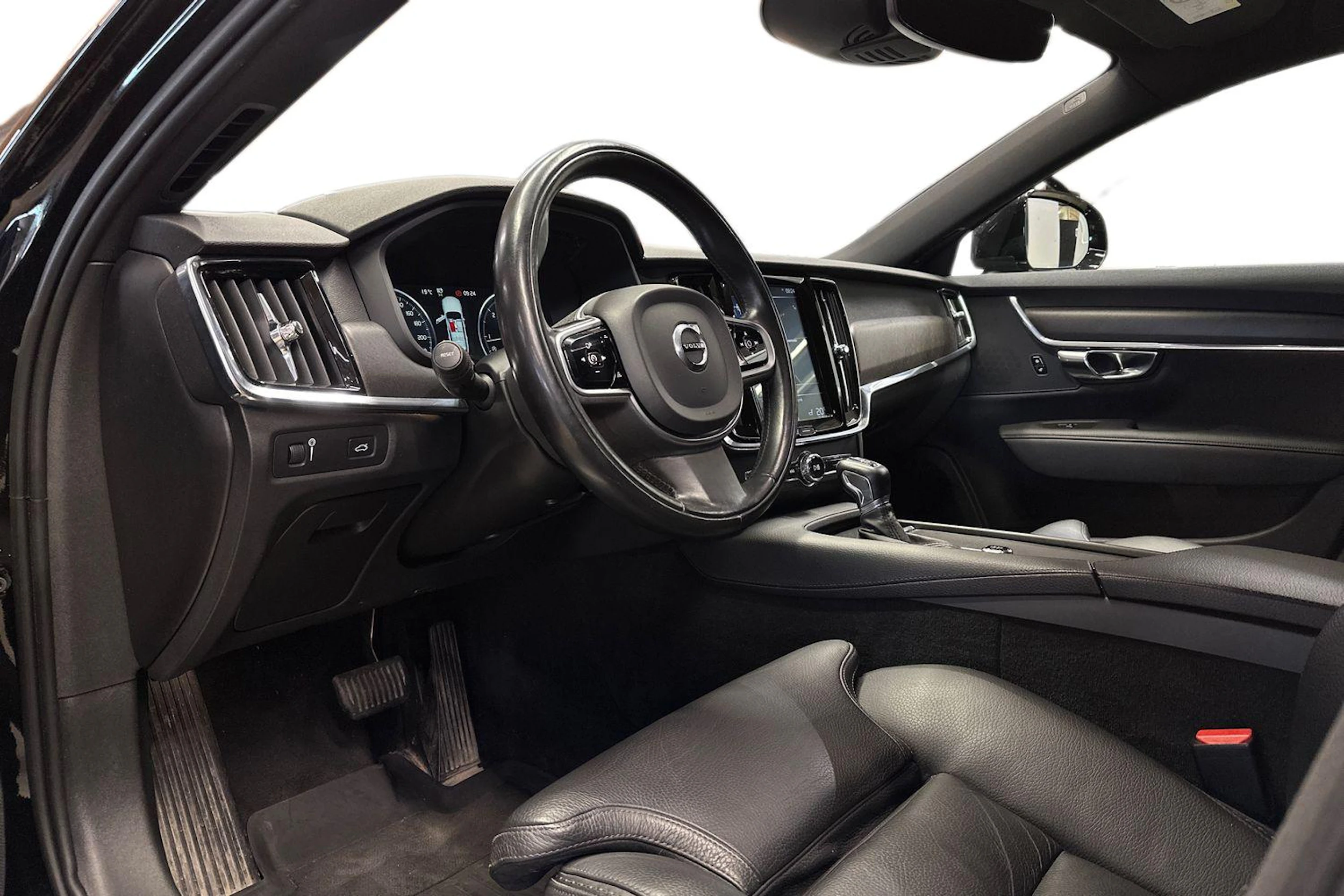 Musta Volvo V90 Cross Country 2019 kuva 6.