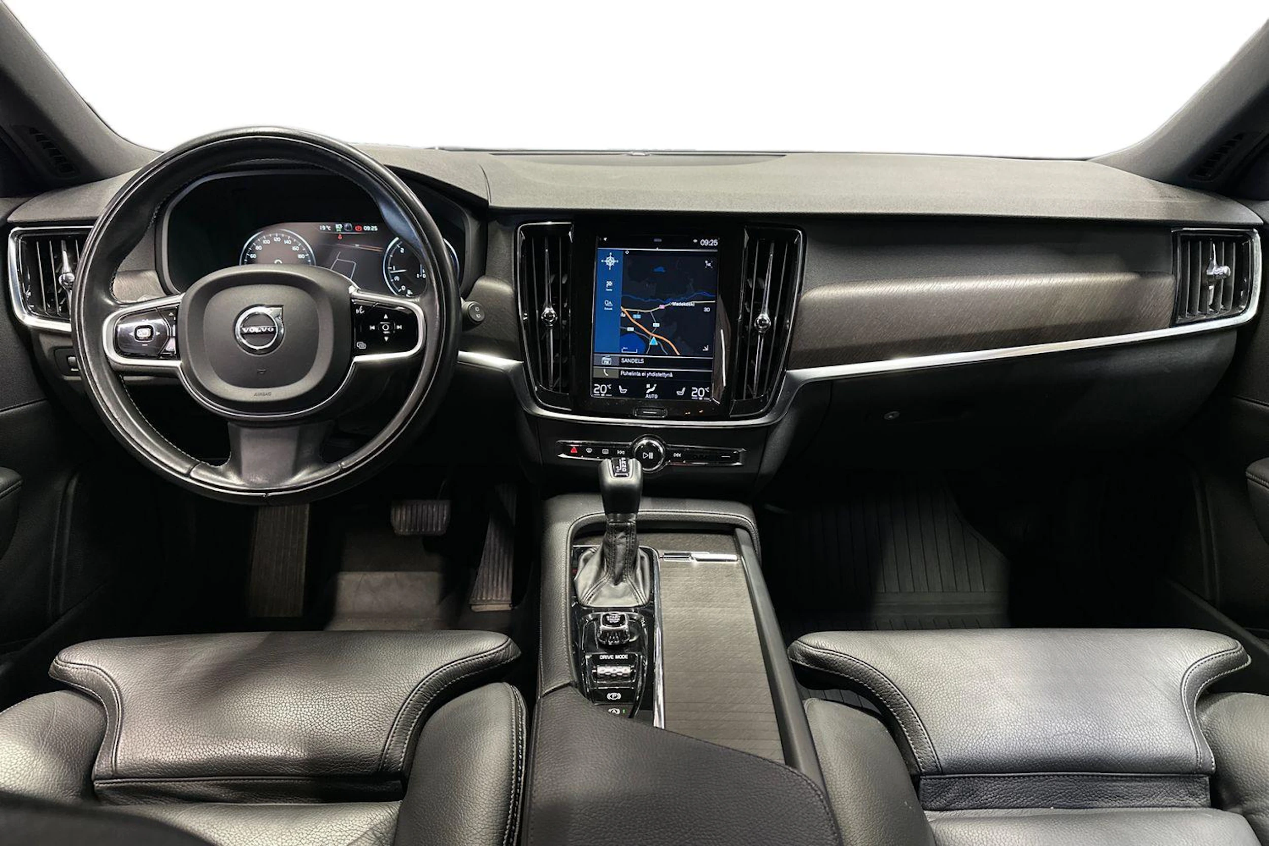Musta Volvo V90 Cross Country 2019 kuva 7.