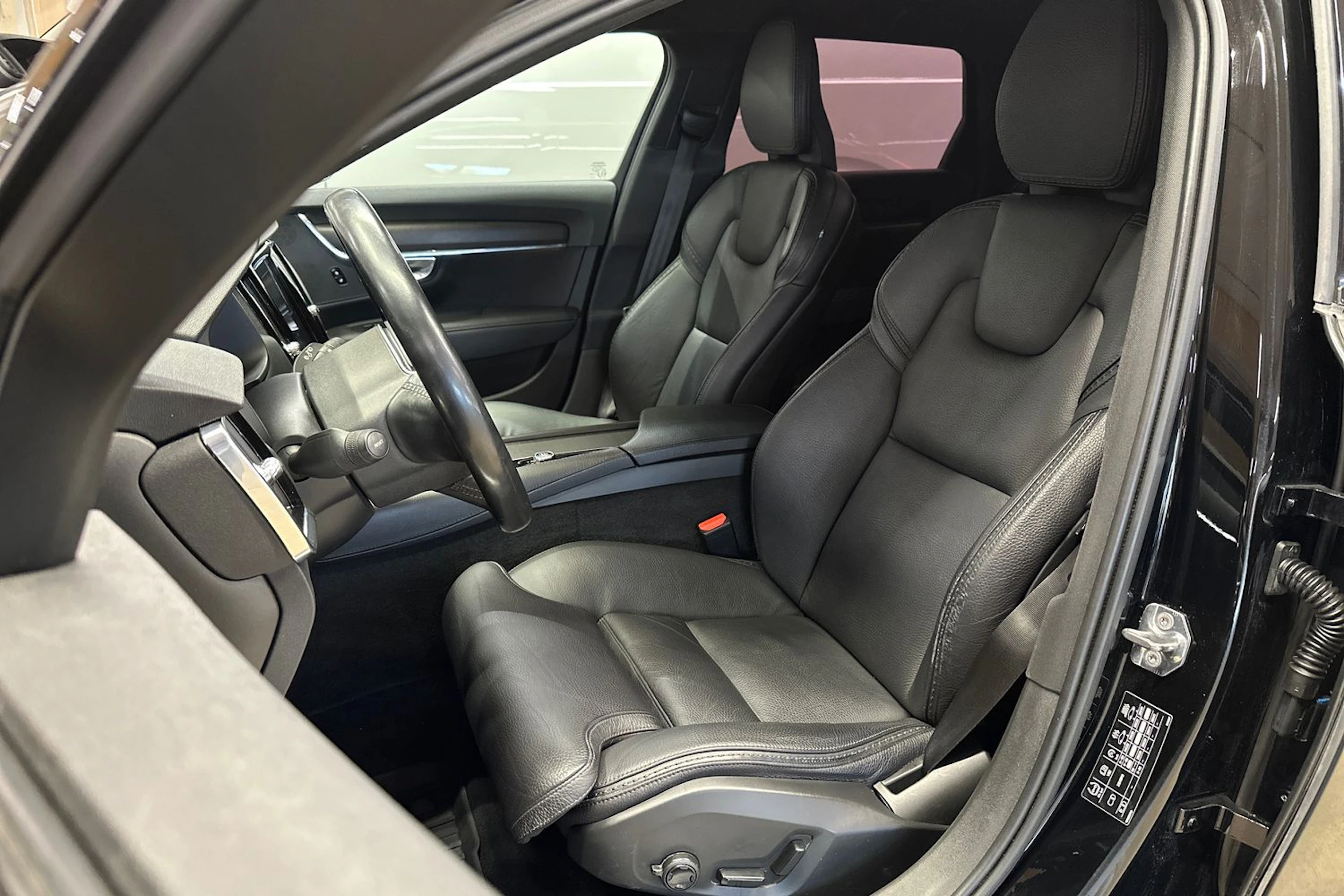 Musta Volvo V90 Cross Country 2019 kuva 12.