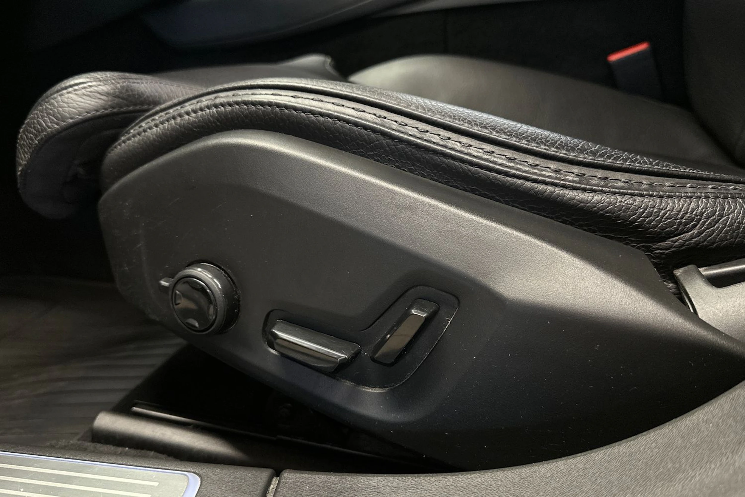 Musta Volvo V90 Cross Country 2019 kuva 13.