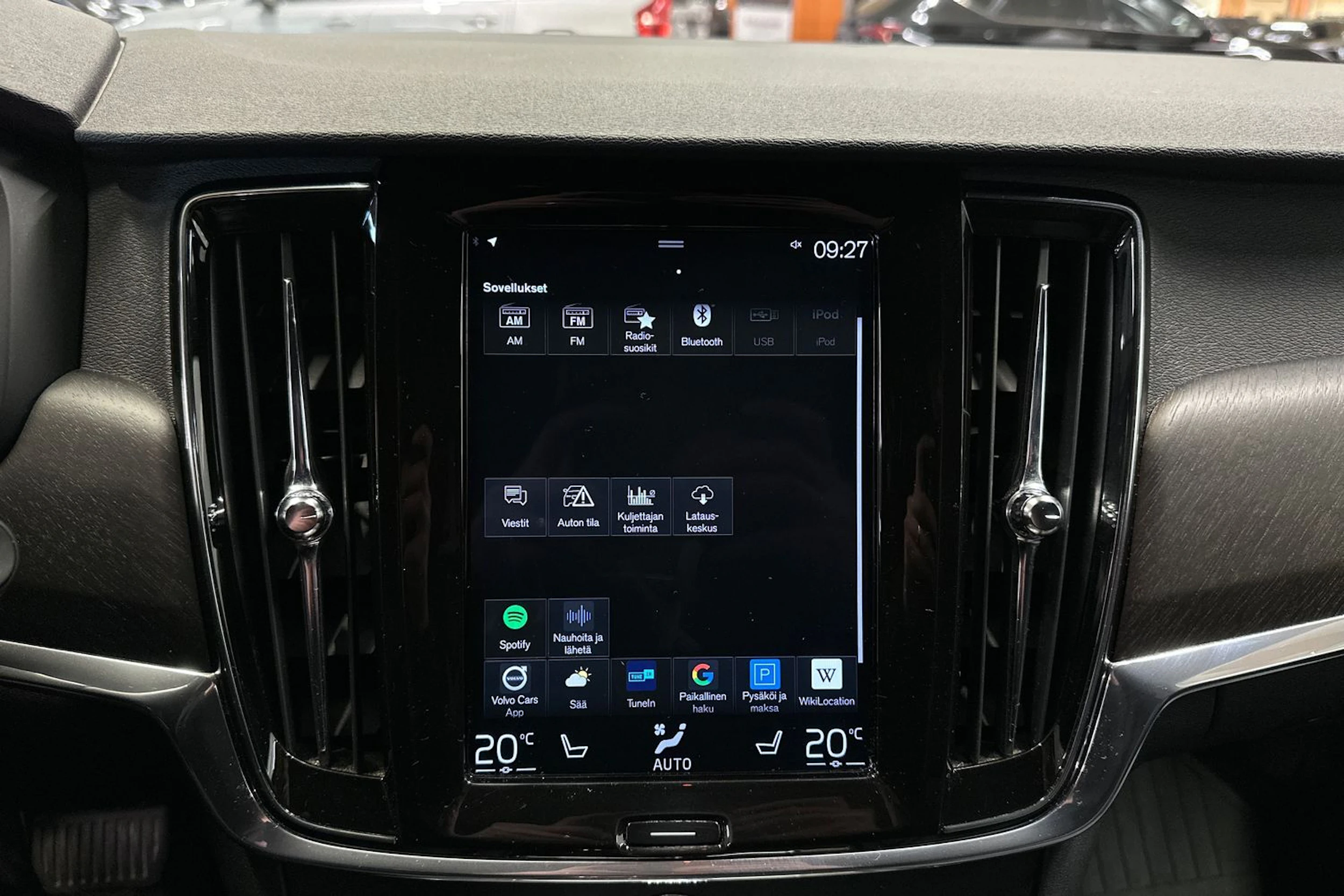Musta Volvo V90 Cross Country 2019 kuva 15.