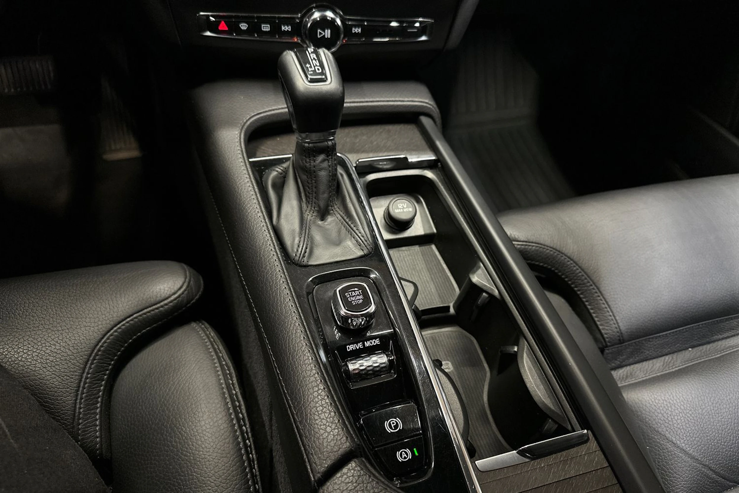 Musta Volvo V90 Cross Country 2019 kuva 17.