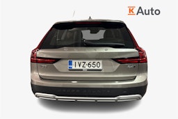 harmaa Volvo V90 Cross Country 2021 kuva 3.