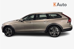 harmaa Volvo V90 Cross Country 2021 kuva 6.