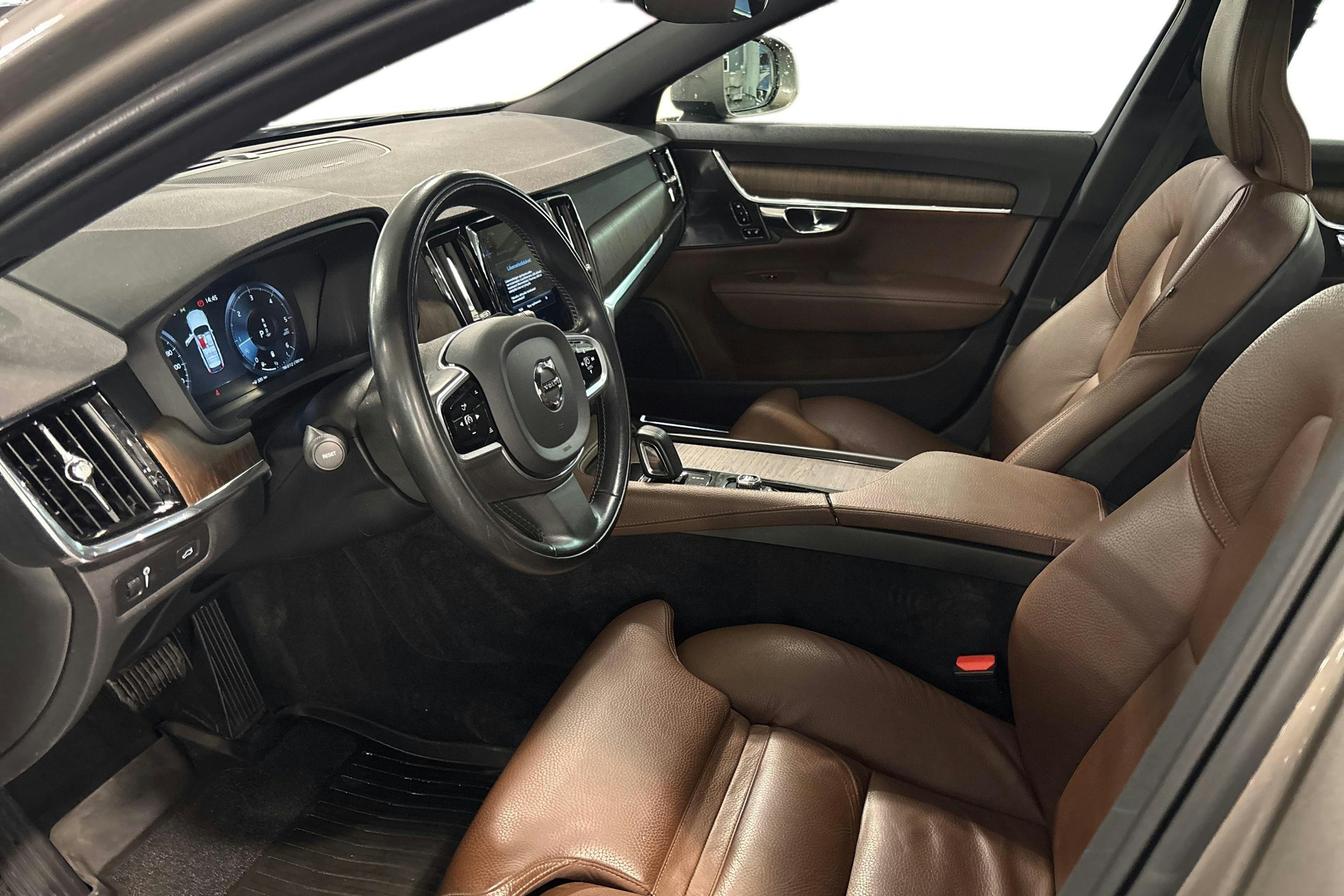 harmaa Volvo V90 Cross Country 2021 kuva 7.