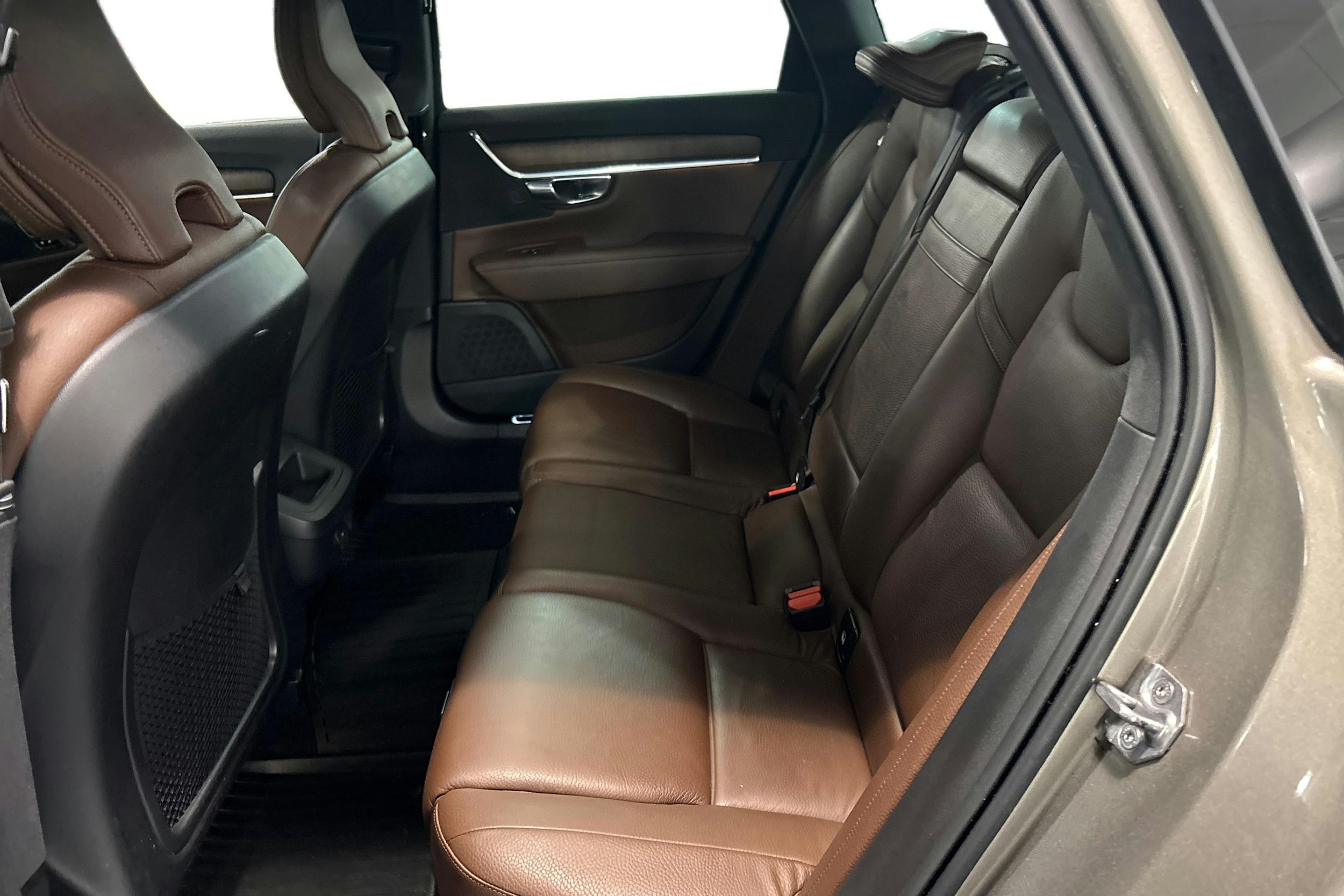 harmaa Volvo V90 Cross Country 2021 kuva 10.