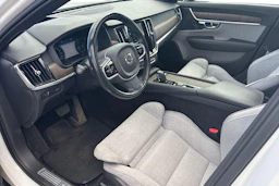 valkoinen Volvo V90 Cross Country 2021 kuva 3.