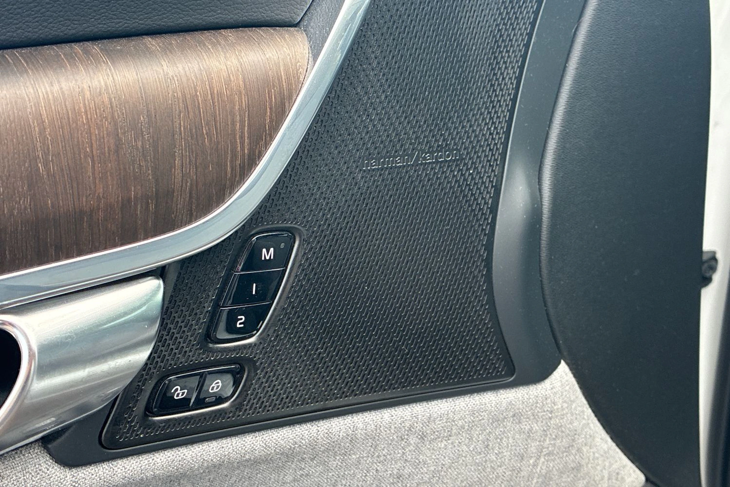 valkoinen Volvo V90 Cross Country 2021 kuva 7.