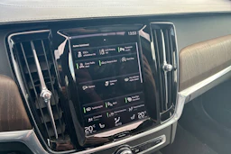 valkoinen Volvo V90 Cross Country 2021 kuva 9.