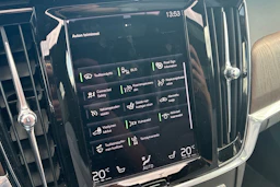 valkoinen Volvo V90 Cross Country 2021 kuva 10.