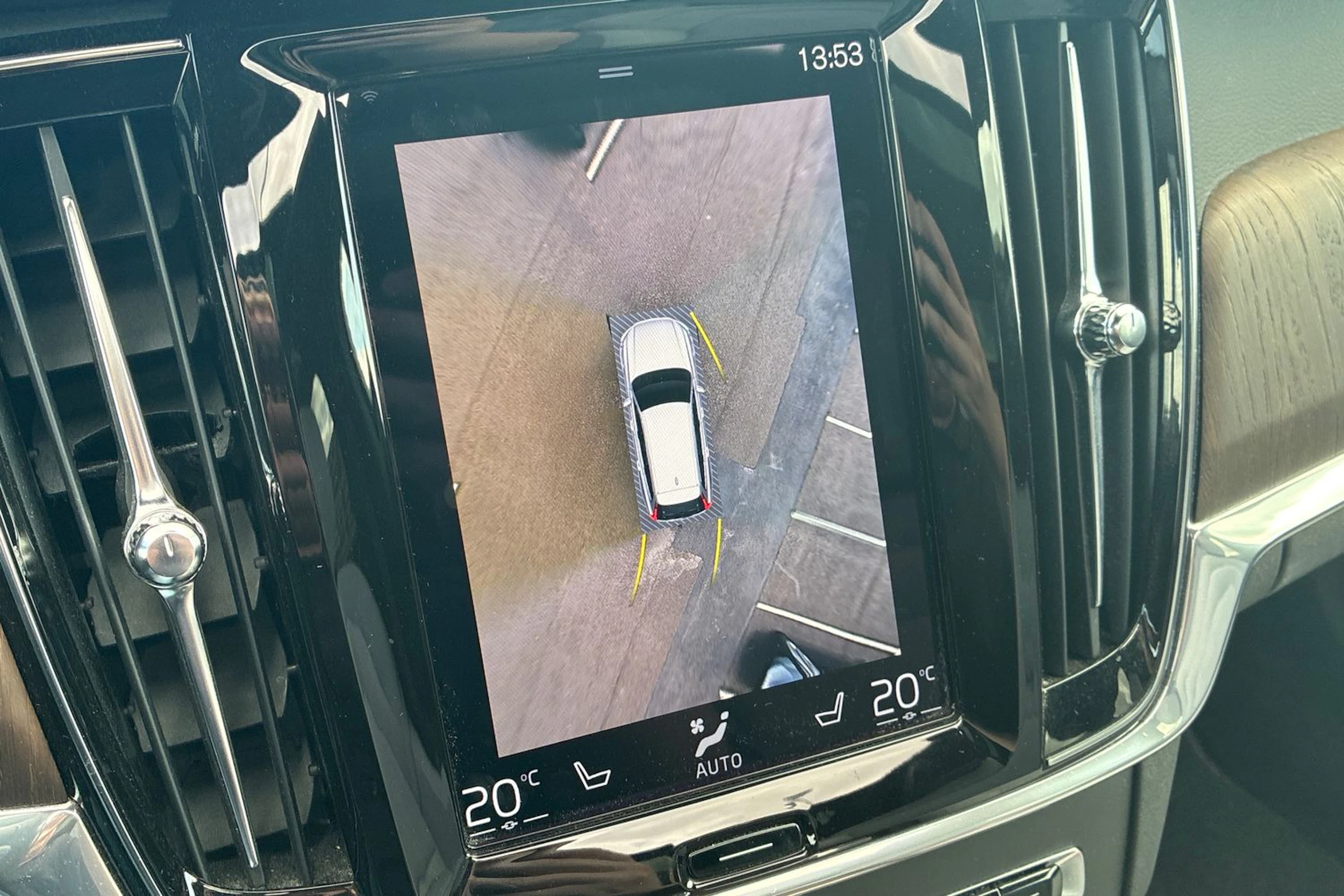 valkoinen Volvo V90 Cross Country 2021 kuva 11.