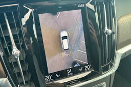 valkoinen Volvo V90 Cross Country 2021 kuva 11.