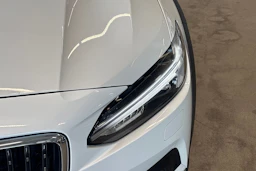 valkoinen Volvo V90 Cross Country 2021 kuva 14.