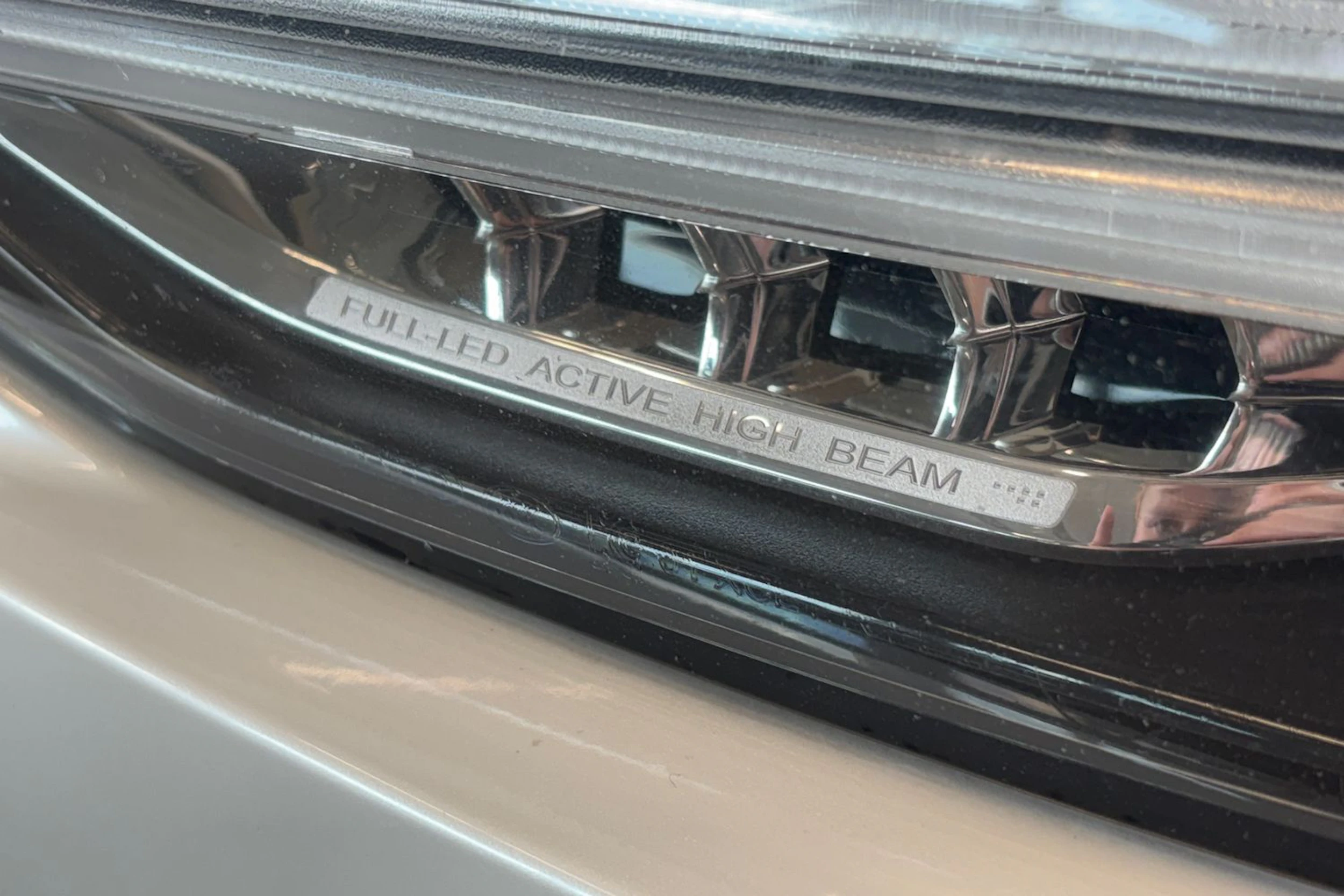 valkoinen Volvo V90 Cross Country 2021 kuva 15.