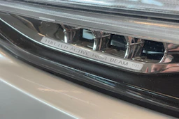 valkoinen Volvo V90 Cross Country 2021 kuva 15.