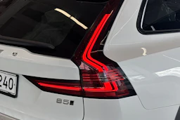 valkoinen Volvo V90 Cross Country 2021 kuva 16.
