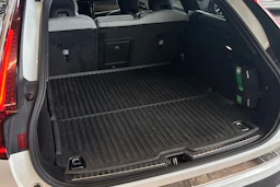 valkoinen Volvo V90 Cross Country 2021 kuva 18.