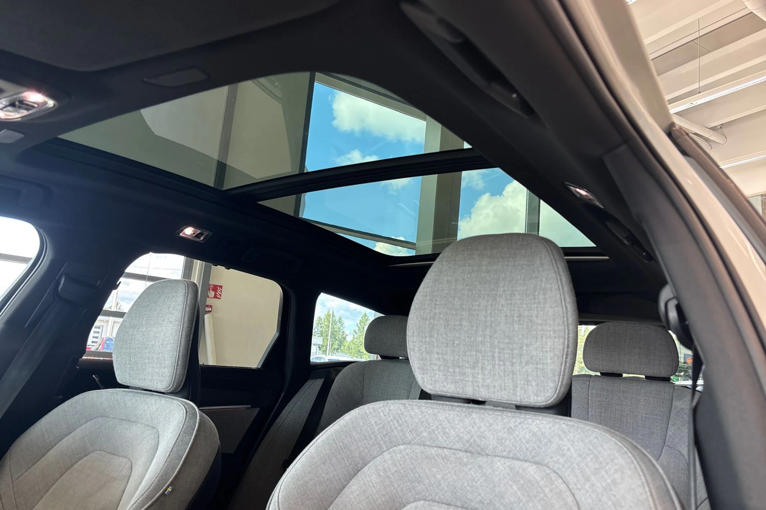 valkoinen Volvo V90 Cross Country 2021 kuva 23.