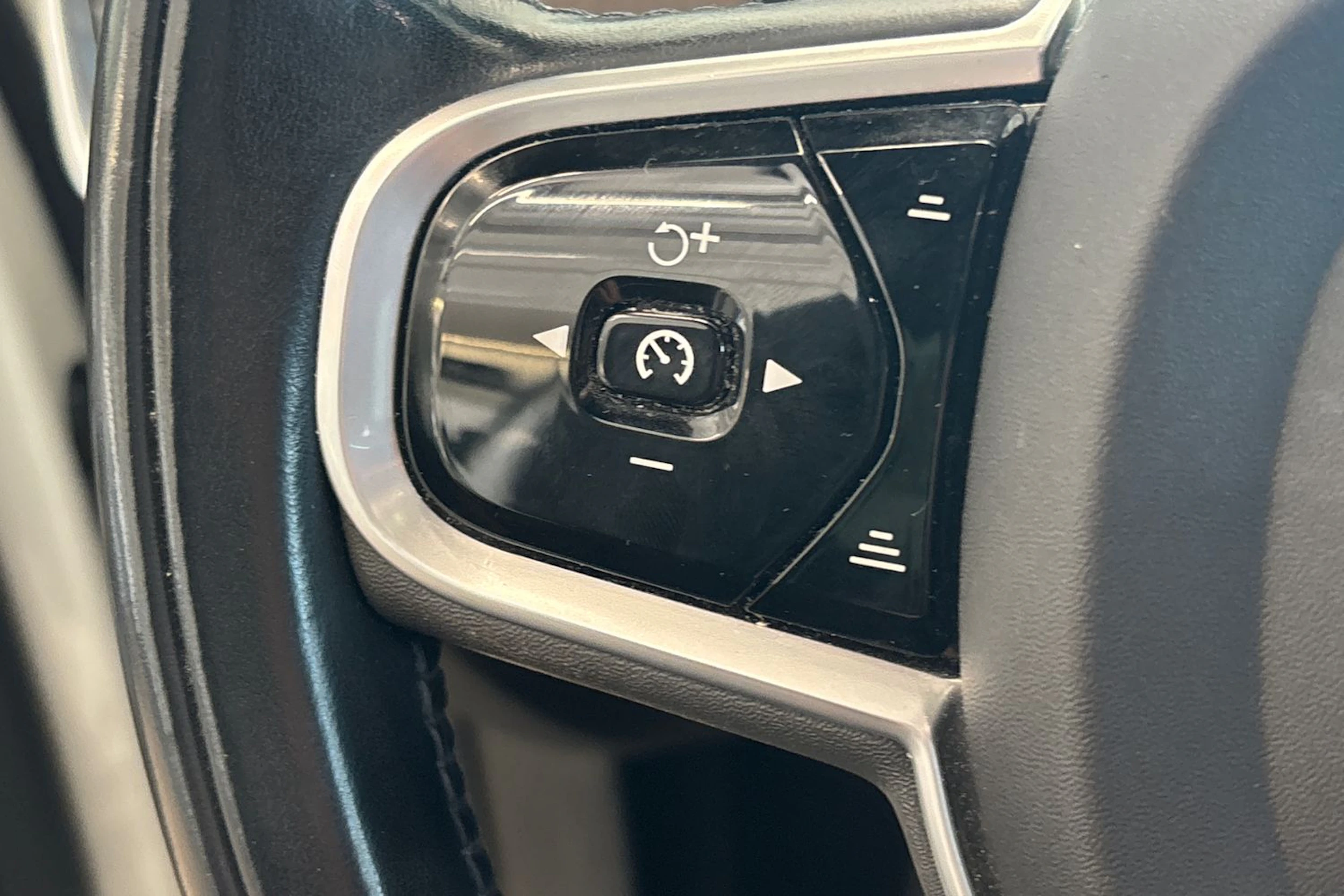 valkoinen Volvo V90 Cross Country 2021 kuva 25.
