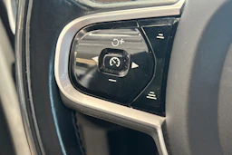 valkoinen Volvo V90 Cross Country 2021 kuva 25.