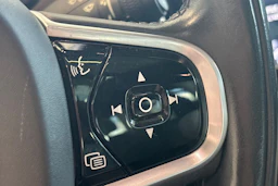 valkoinen Volvo V90 Cross Country 2021 kuva 26.