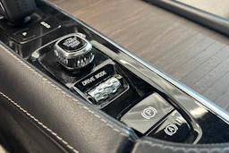 valkoinen Volvo V90 Cross Country 2021 kuva 27.