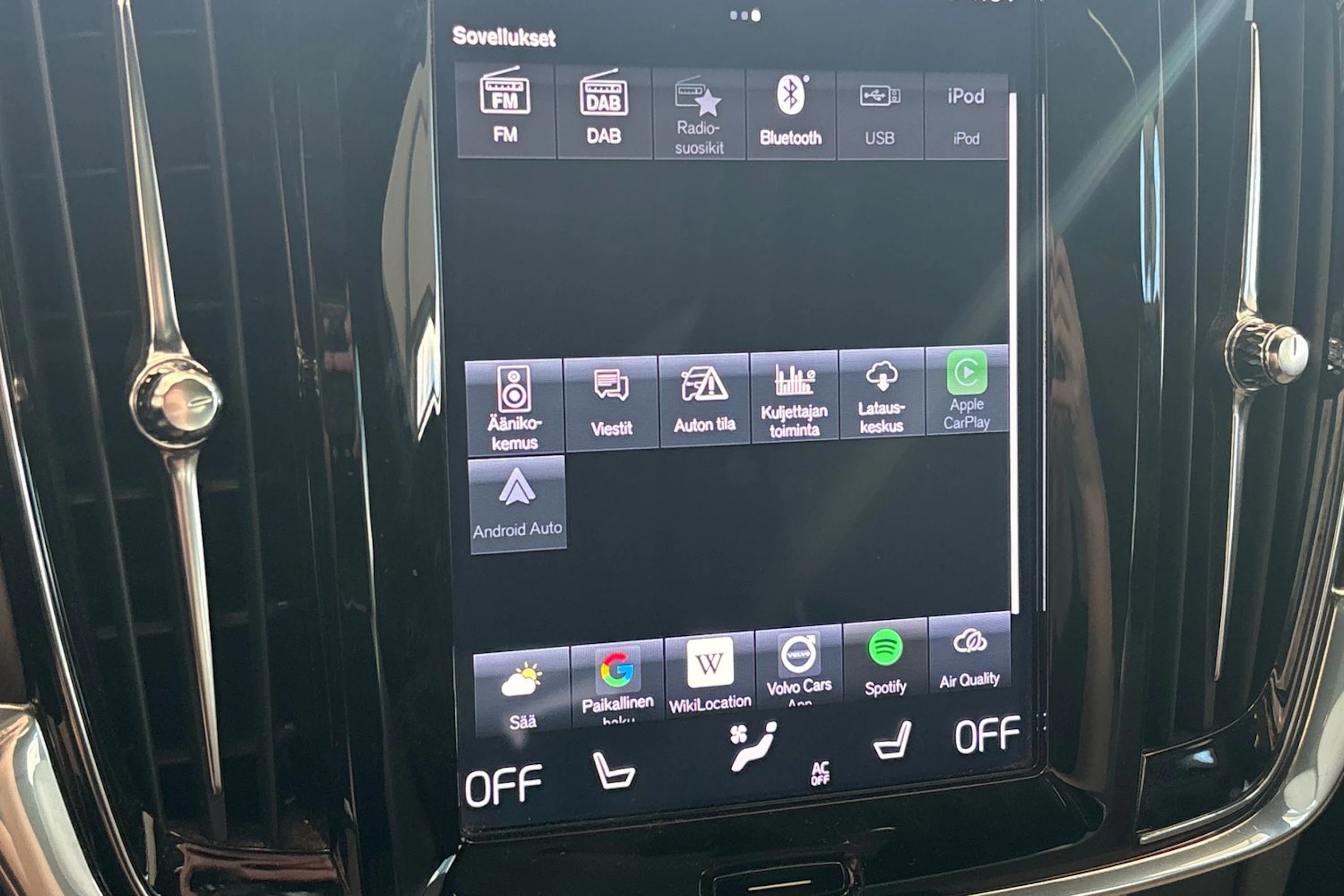 valkoinen Volvo V90 Cross Country 2021 kuva 29.