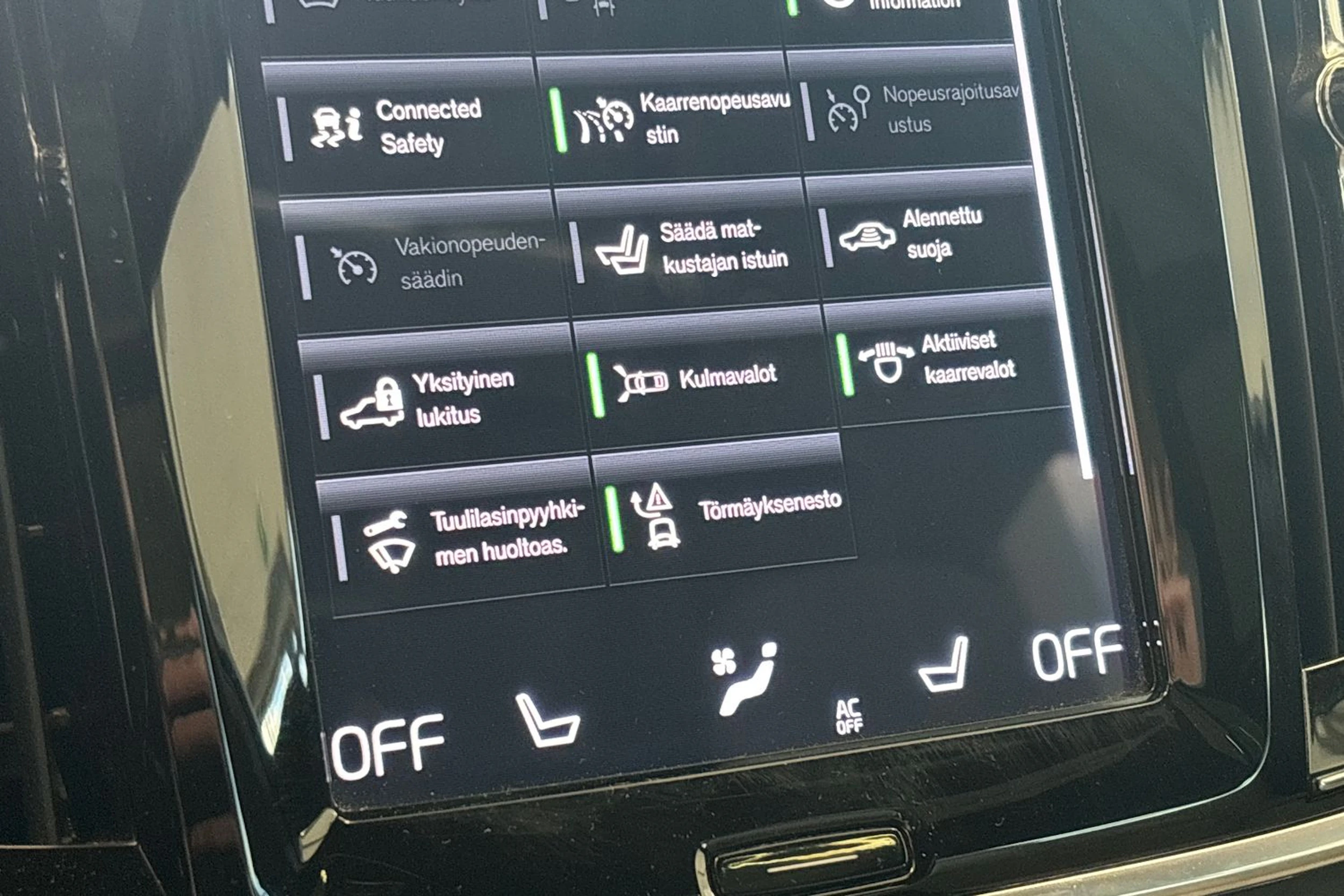 valkoinen Volvo V90 Cross Country 2021 kuva 31.