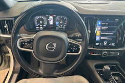 valkoinen Volvo V90 Cross Country 2021 kuva 35.