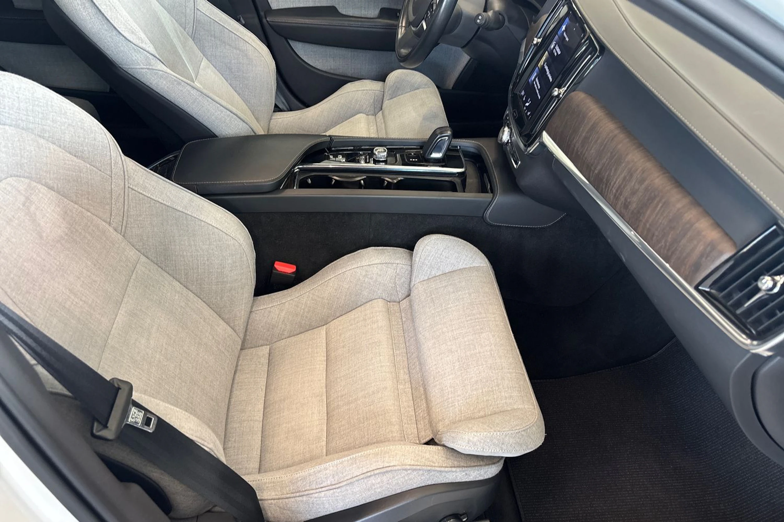 valkoinen Volvo V90 Cross Country 2021 kuva 37.