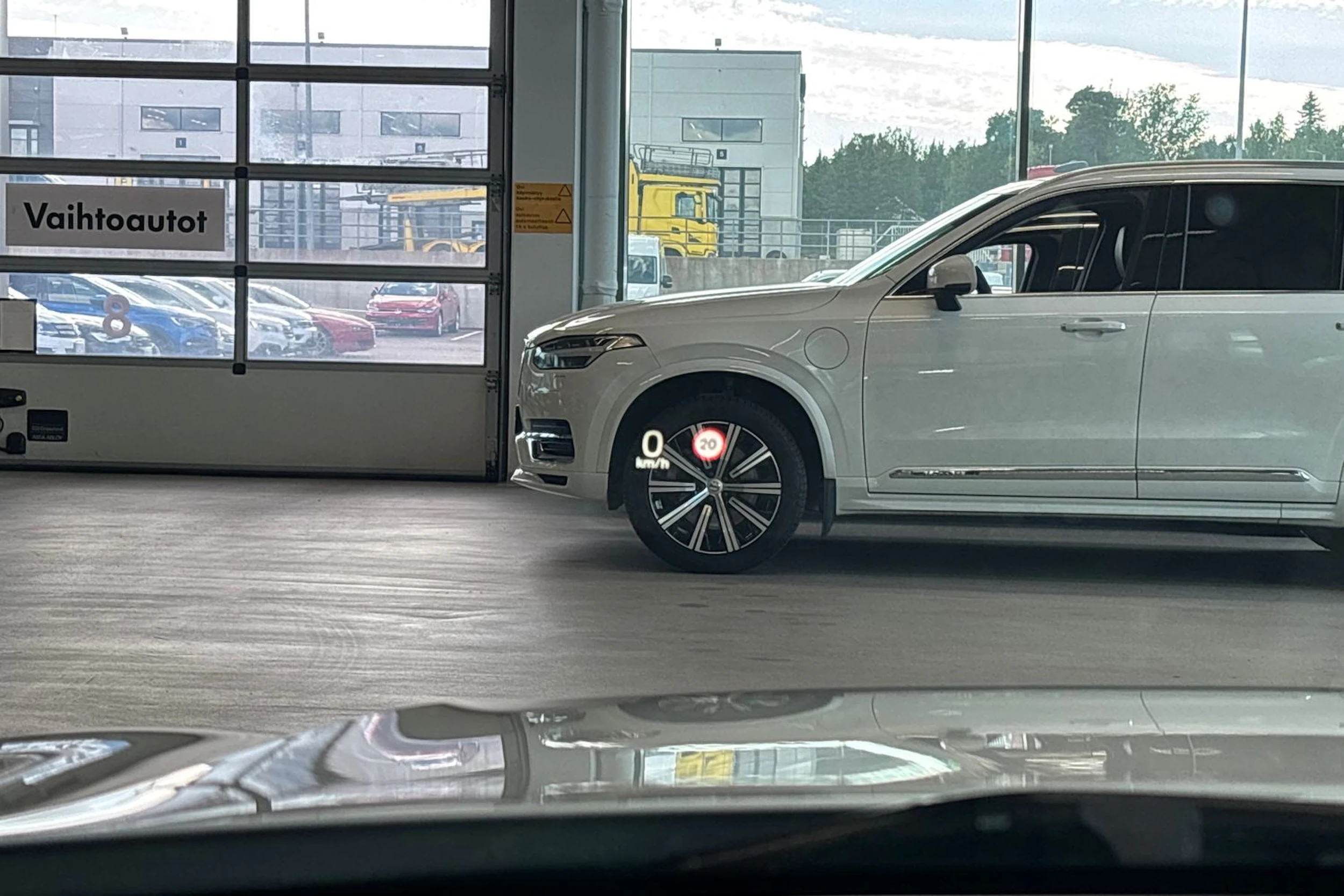 valkoinen Volvo V90 Cross Country 2021 kuva 42.
