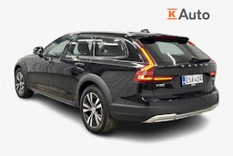 musta Volvo V90 Cross Country 2022 kuva 5.