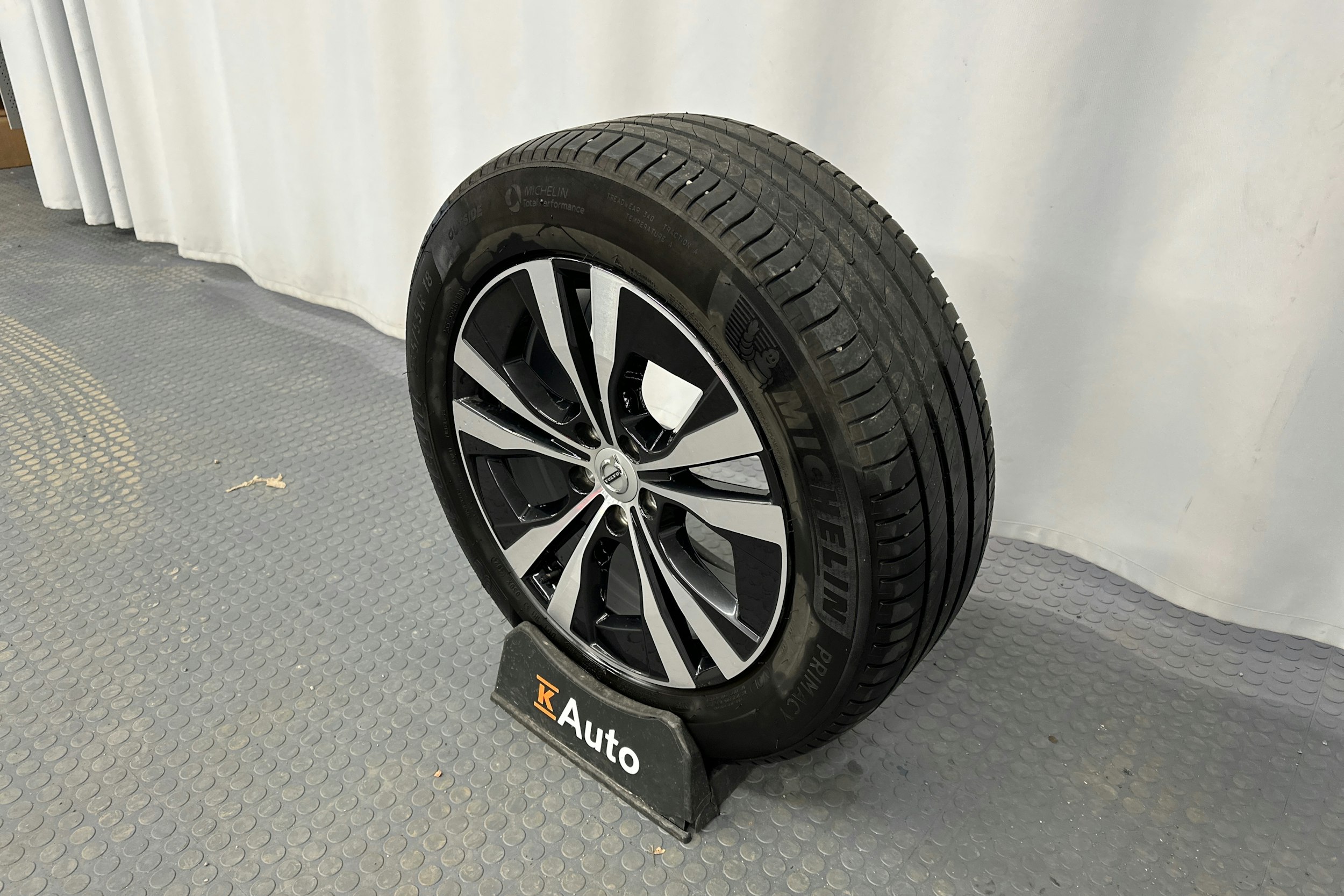 musta Volvo V90 Cross Country 2022 kuva 16.