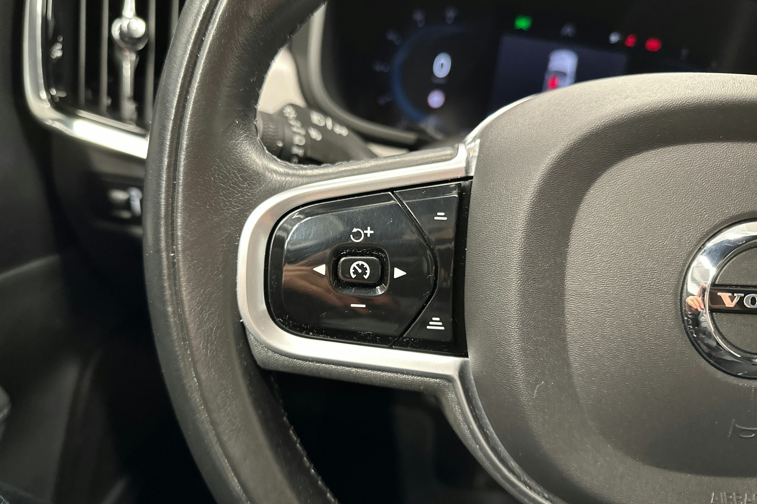 musta Volvo V90 Cross Country 2022 kuva 17.