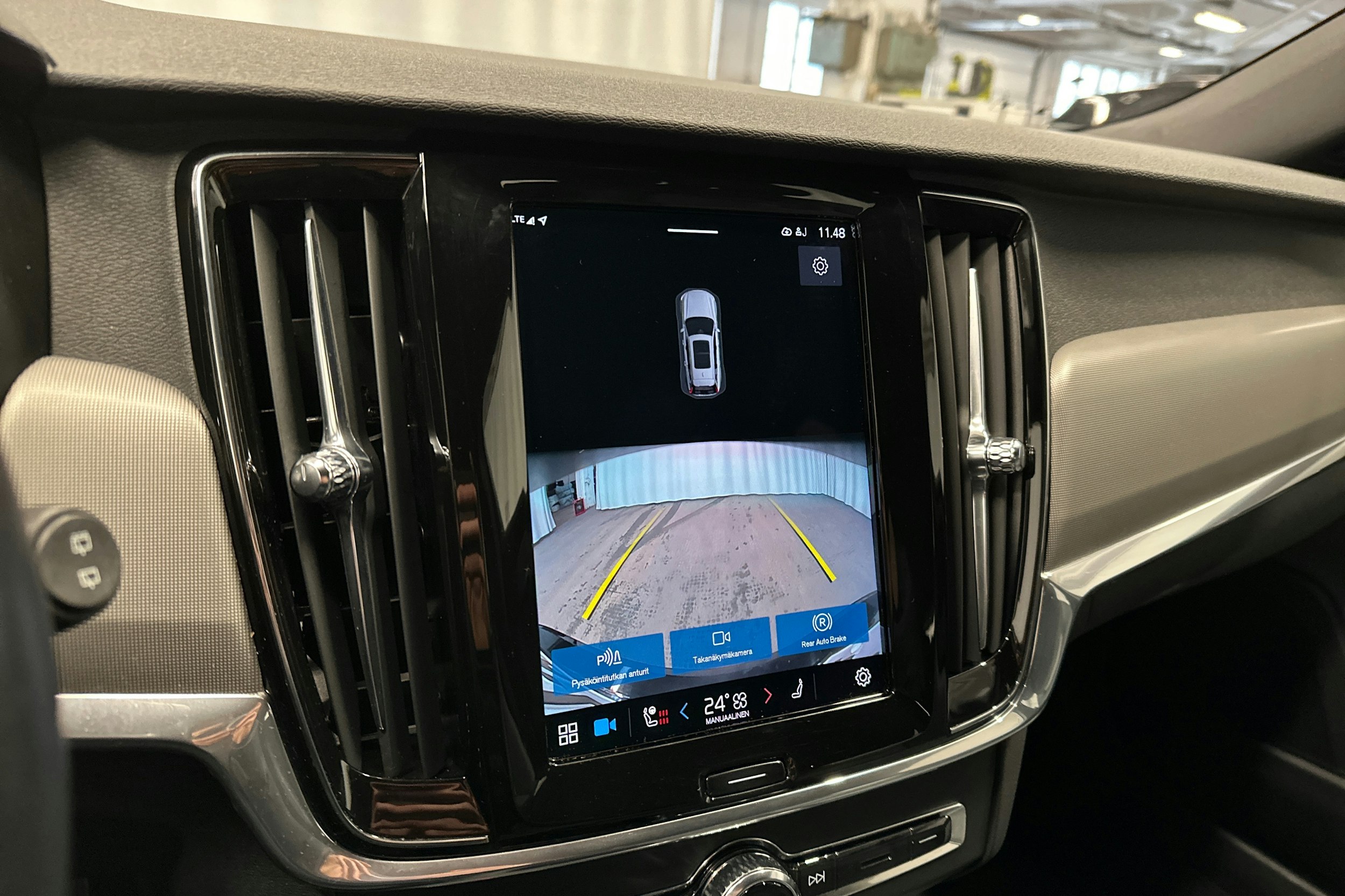 musta Volvo V90 Cross Country 2022 kuva 21.