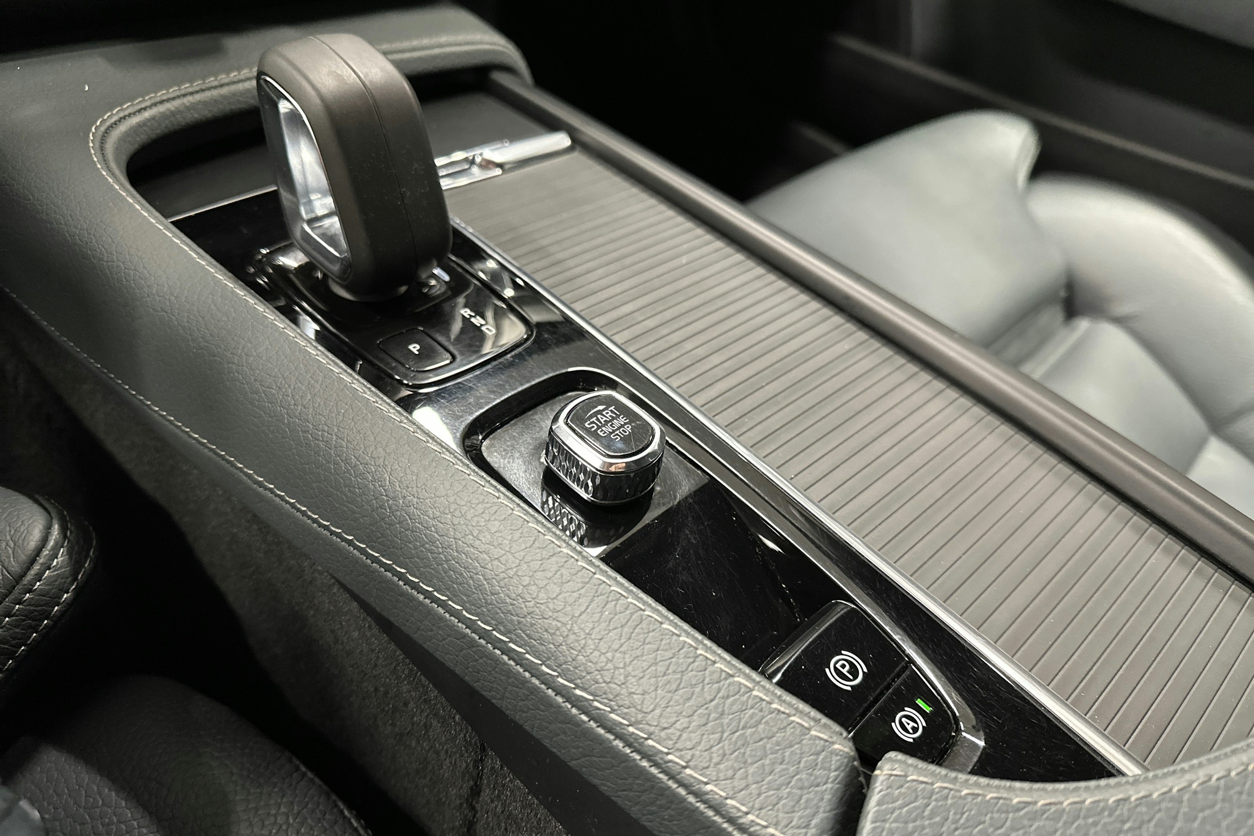 musta Volvo V90 Cross Country 2022 kuva 25.