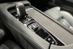 musta Volvo V90 Cross Country 2022 kuva 25.