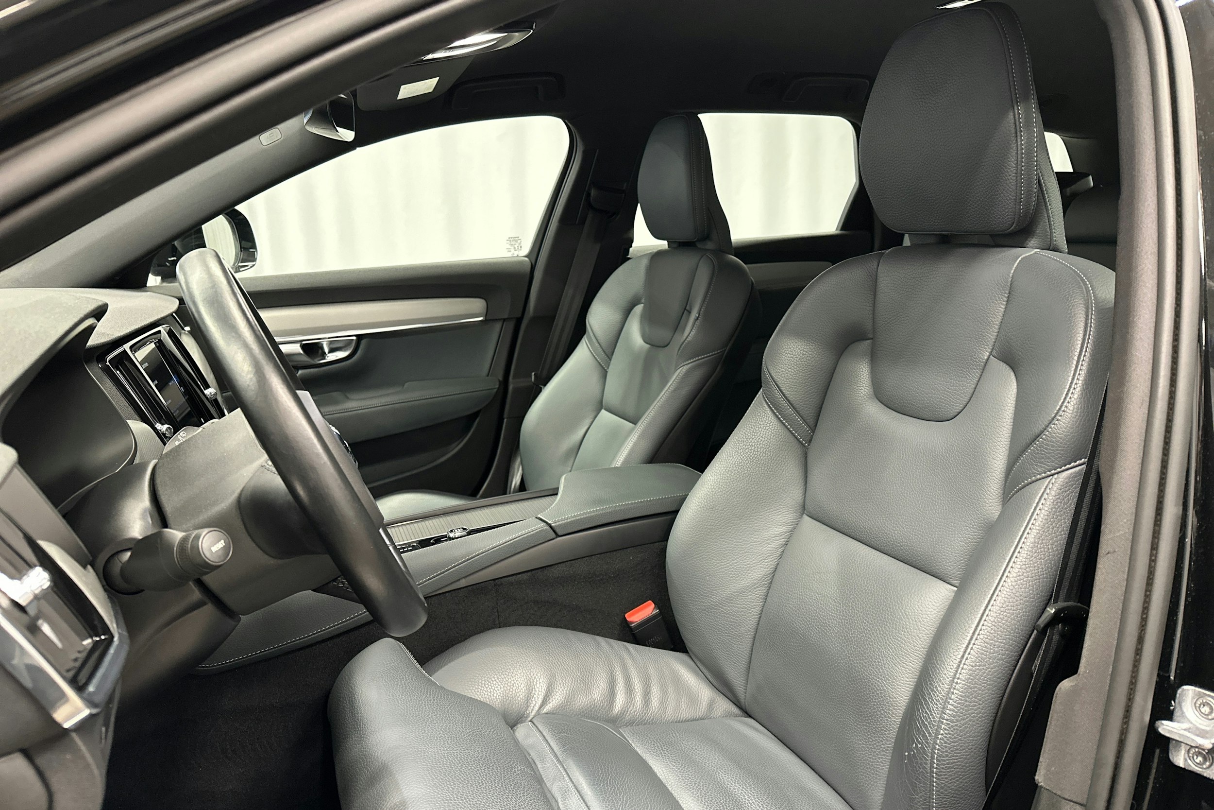 musta Volvo V90 Cross Country 2022 kuva 26.