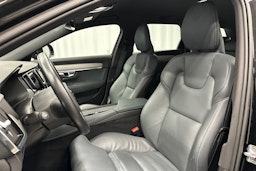 musta Volvo V90 Cross Country 2022 kuva 26.