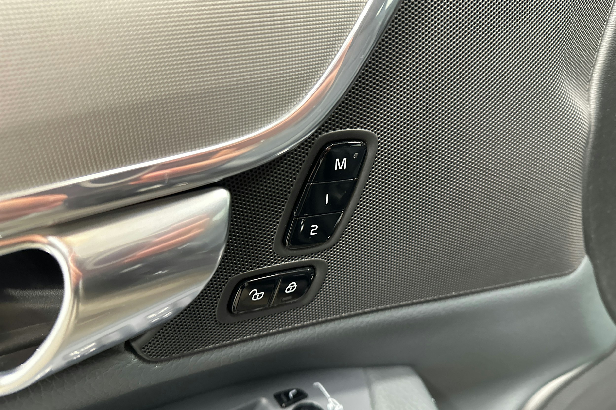 musta Volvo V90 Cross Country 2022 kuva 28.