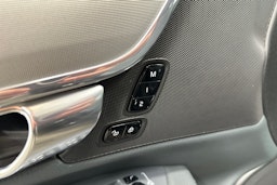 musta Volvo V90 Cross Country 2022 kuva 28.