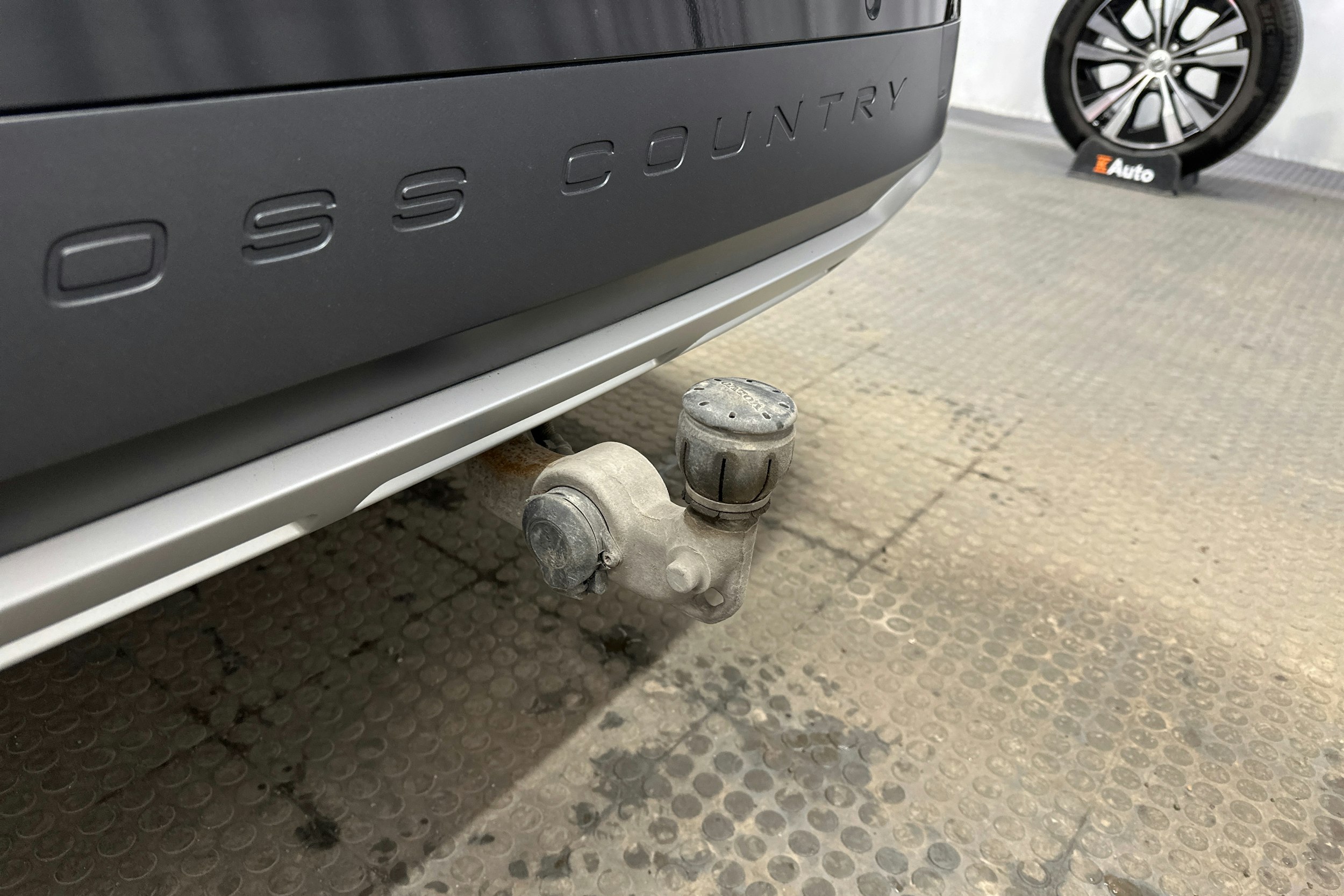 musta Volvo V90 Cross Country 2022 kuva 32.