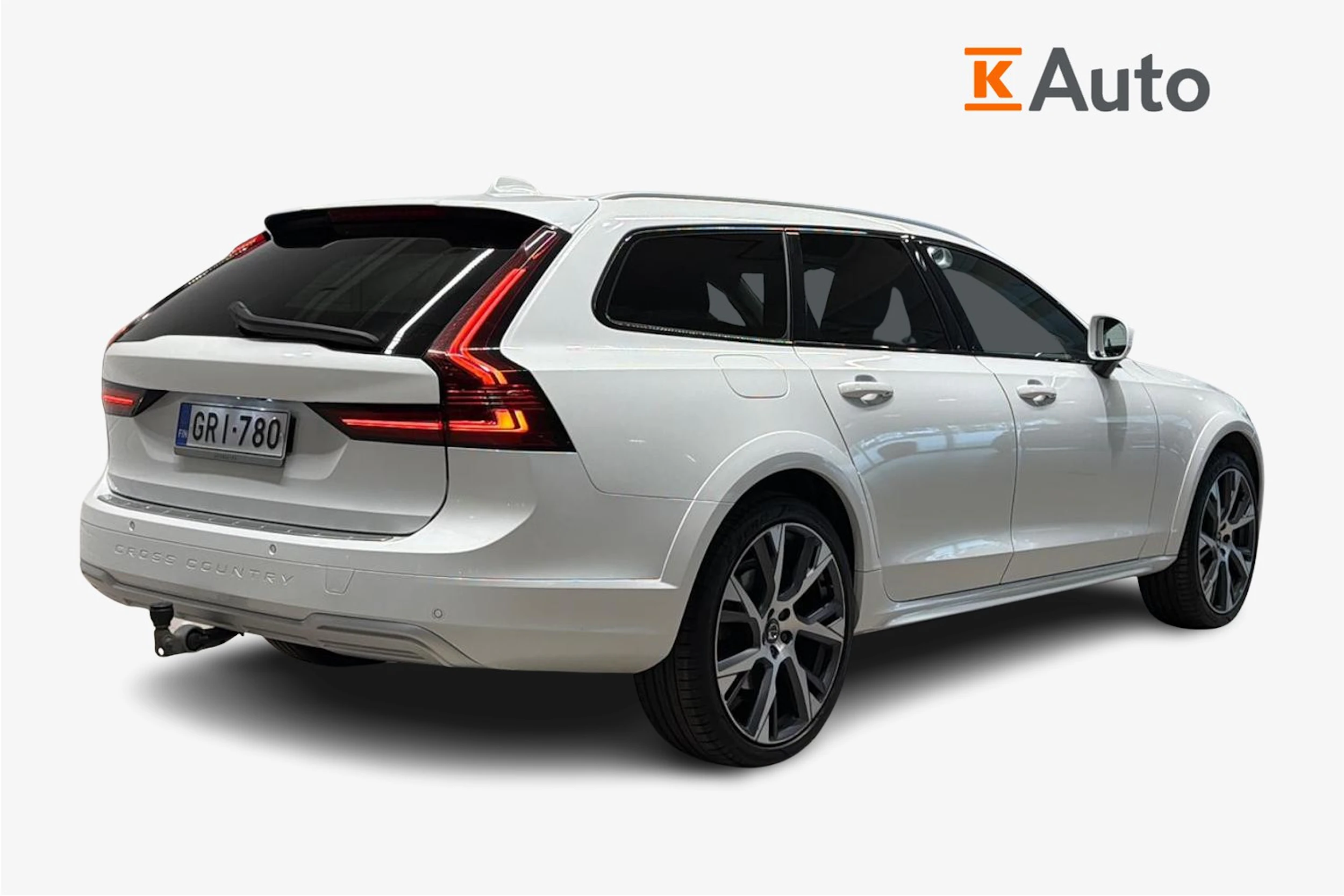 valkoinen Volvo V90 Cross Country 2022 kuva 2.
