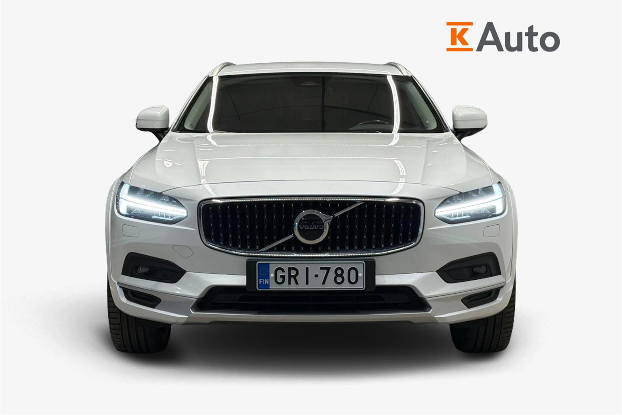 valkoinen Volvo V90 Cross Country 2022 kuva 4.