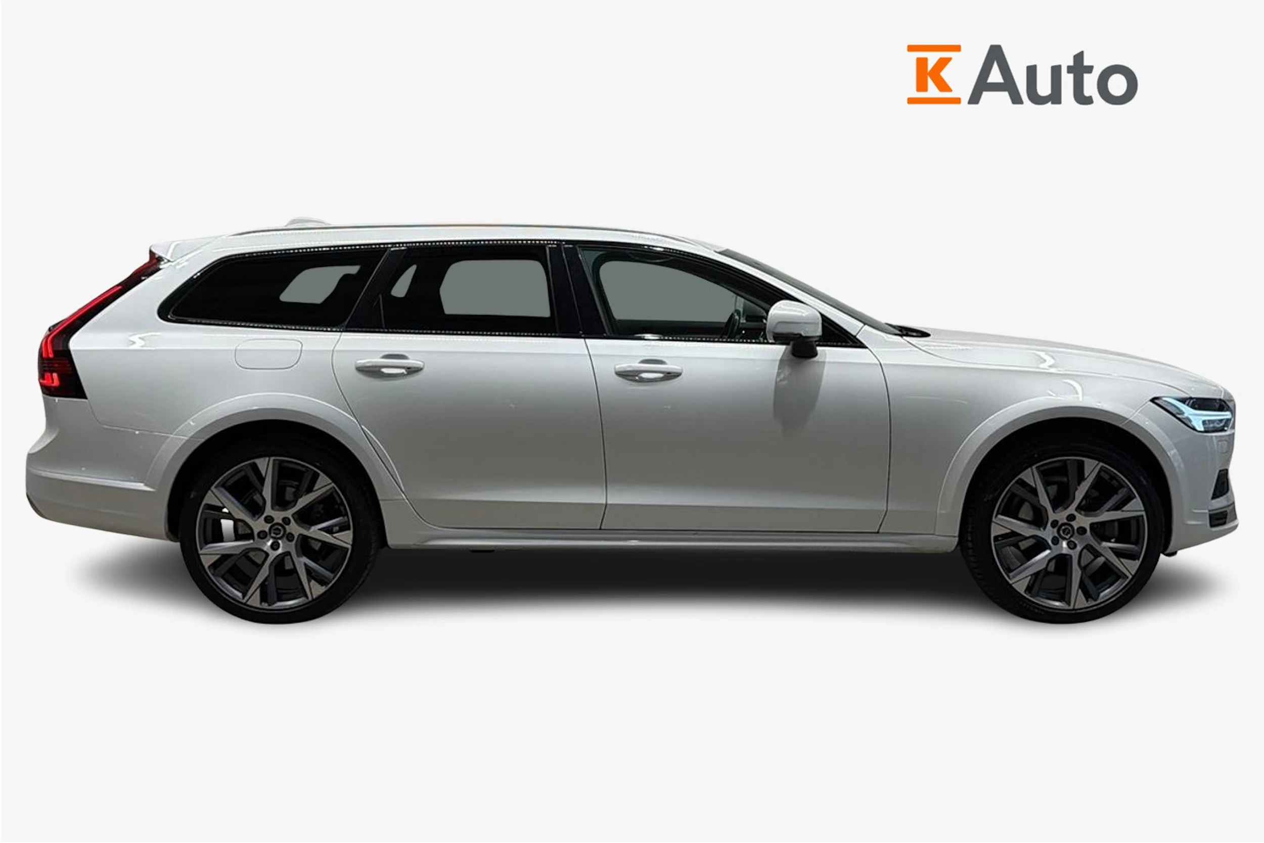 valkoinen Volvo V90 Cross Country 2022 kuva 5.